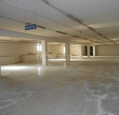 negozio in affitto a Mugnano di Napoli