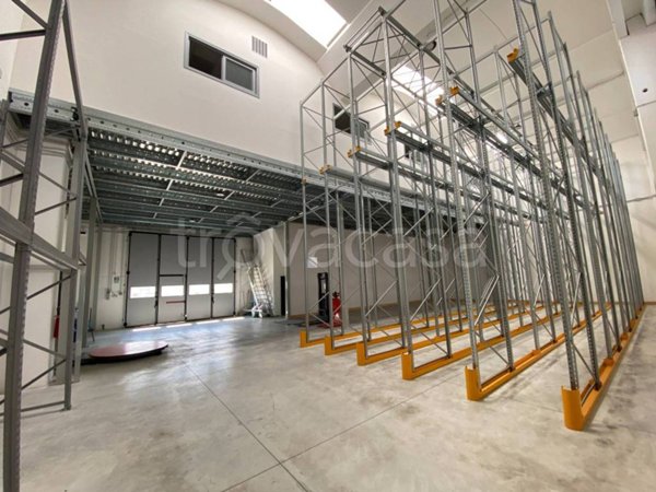 locale commerciale in affitto a Mugnano di Napoli