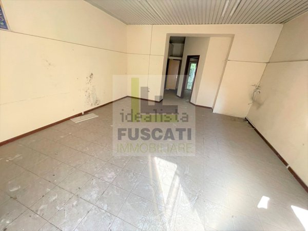 locale commerciale in affitto a Mugnano di Napoli