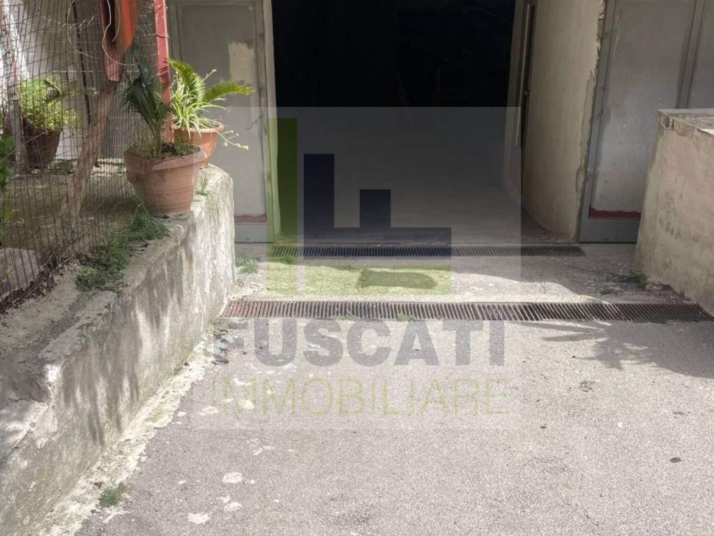 locale commerciale in affitto a Mugnano di Napoli