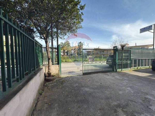 negozio in affitto a Mugnano di Napoli