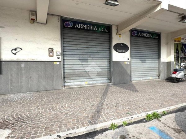negozio in affitto a Mugnano di Napoli