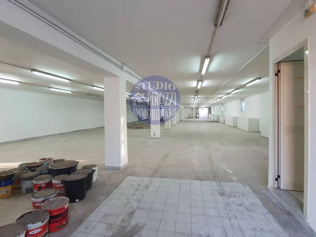 negozio in affitto a Mugnano di Napoli