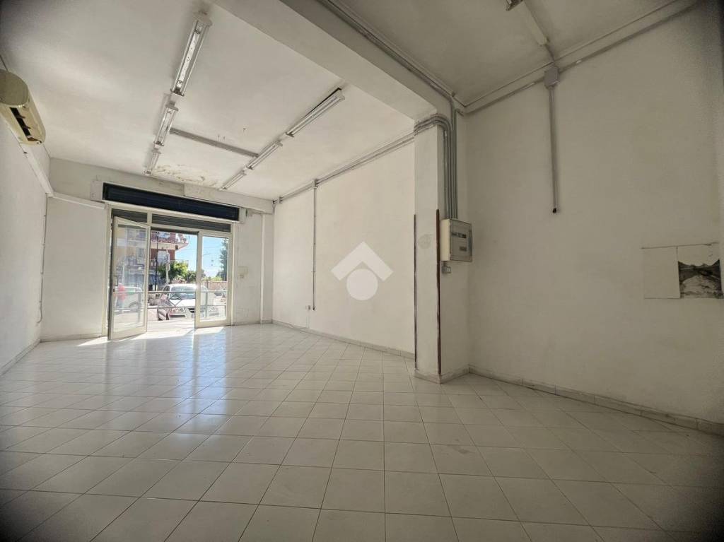 negozio in affitto a Mugnano di Napoli