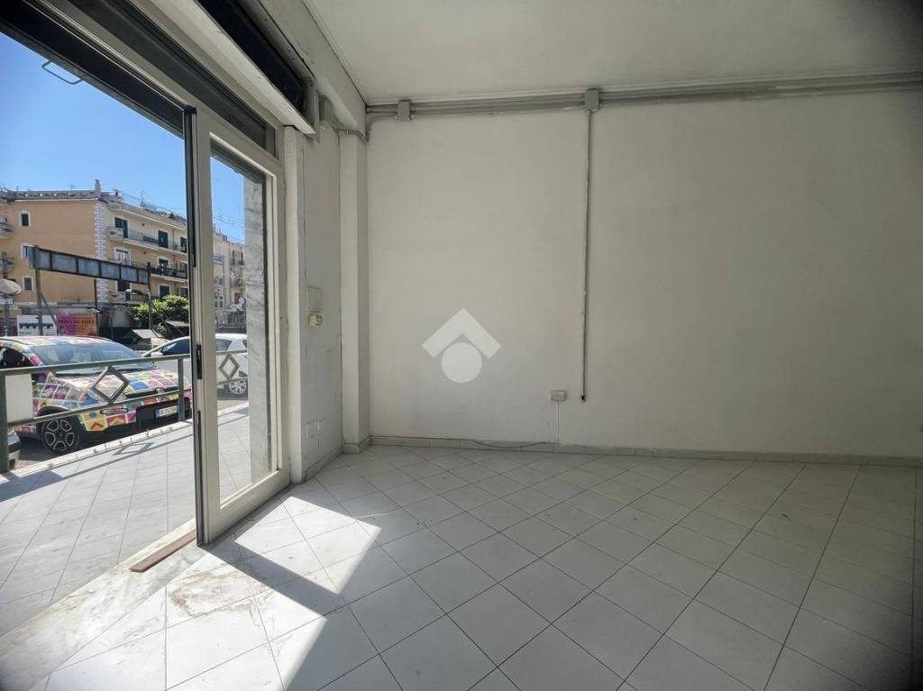 negozio in affitto a Mugnano di Napoli