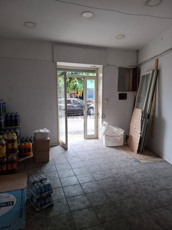 locale commerciale in affitto a Mugnano di Napoli