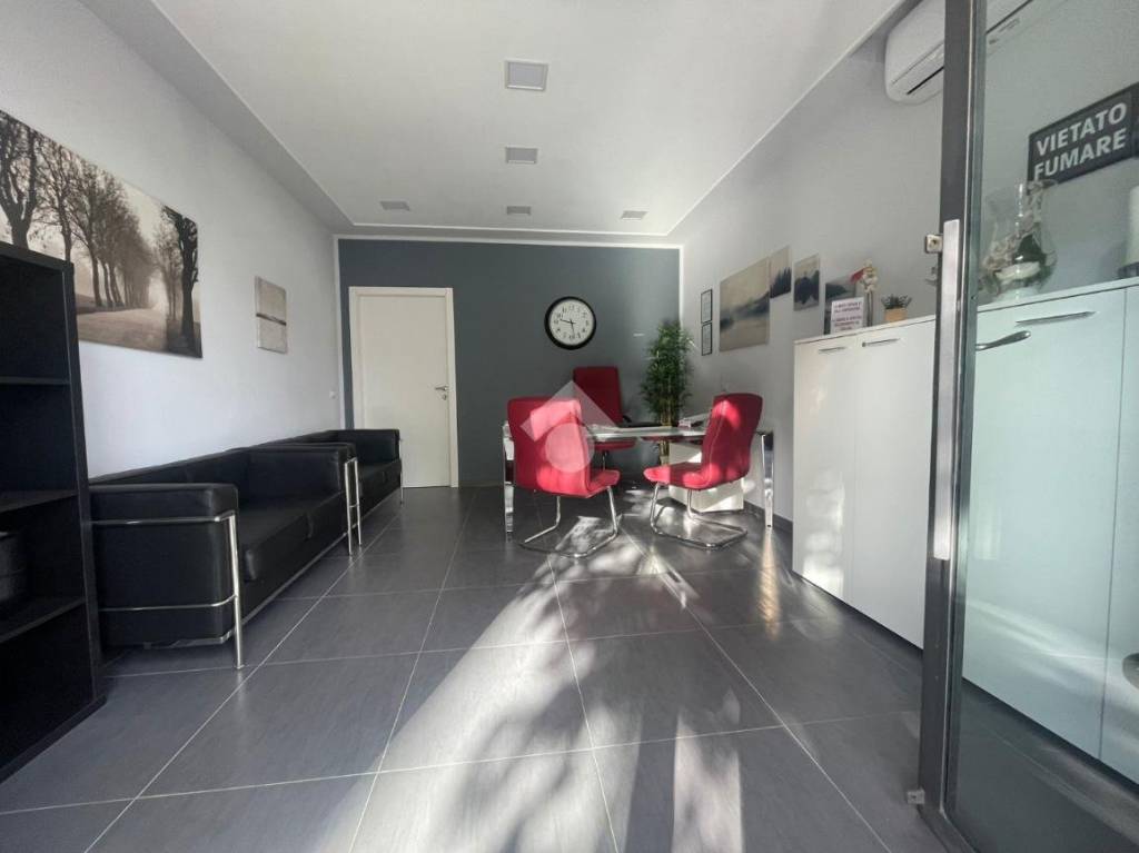 negozio in affitto a Mugnano di Napoli