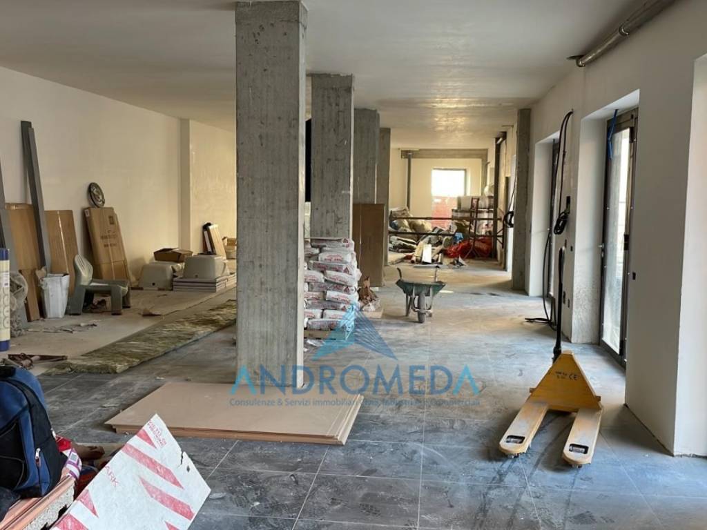 negozio in affitto a Mugnano di Napoli