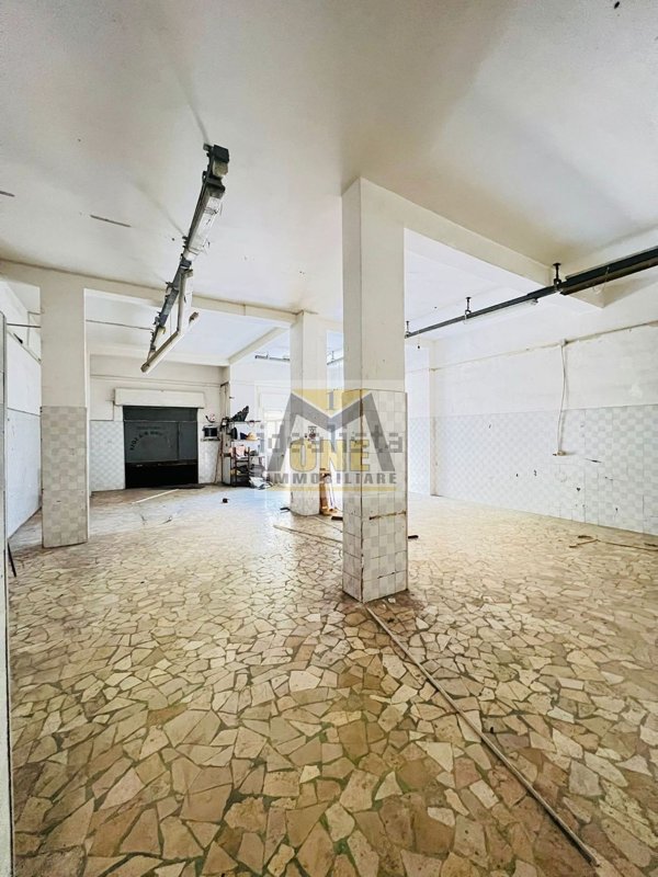 locale commerciale in affitto a Mugnano di Napoli