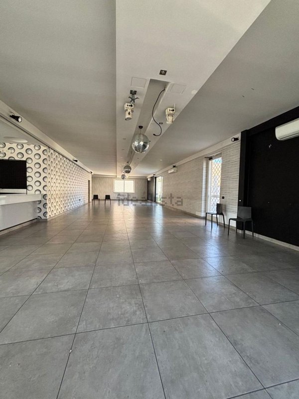 locale commerciale in affitto a Mugnano di Napoli