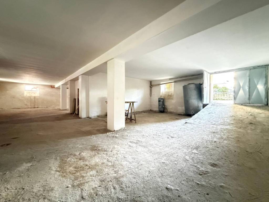 locale commerciale in affitto a Mugnano di Napoli