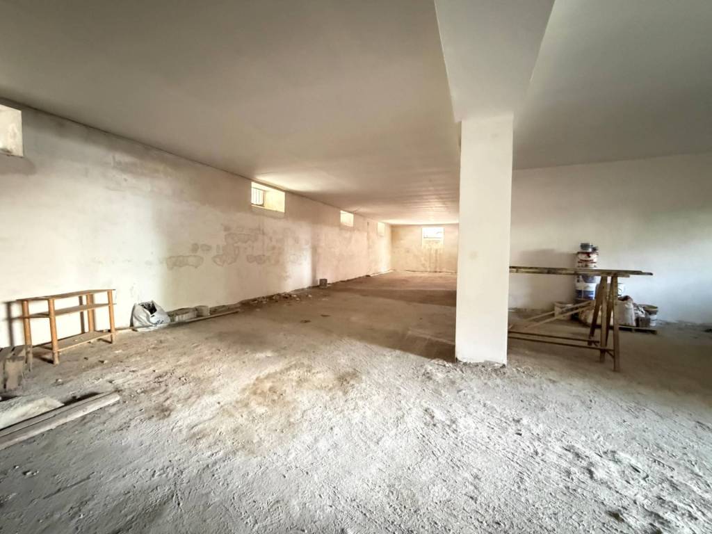 locale commerciale in affitto a Mugnano di Napoli