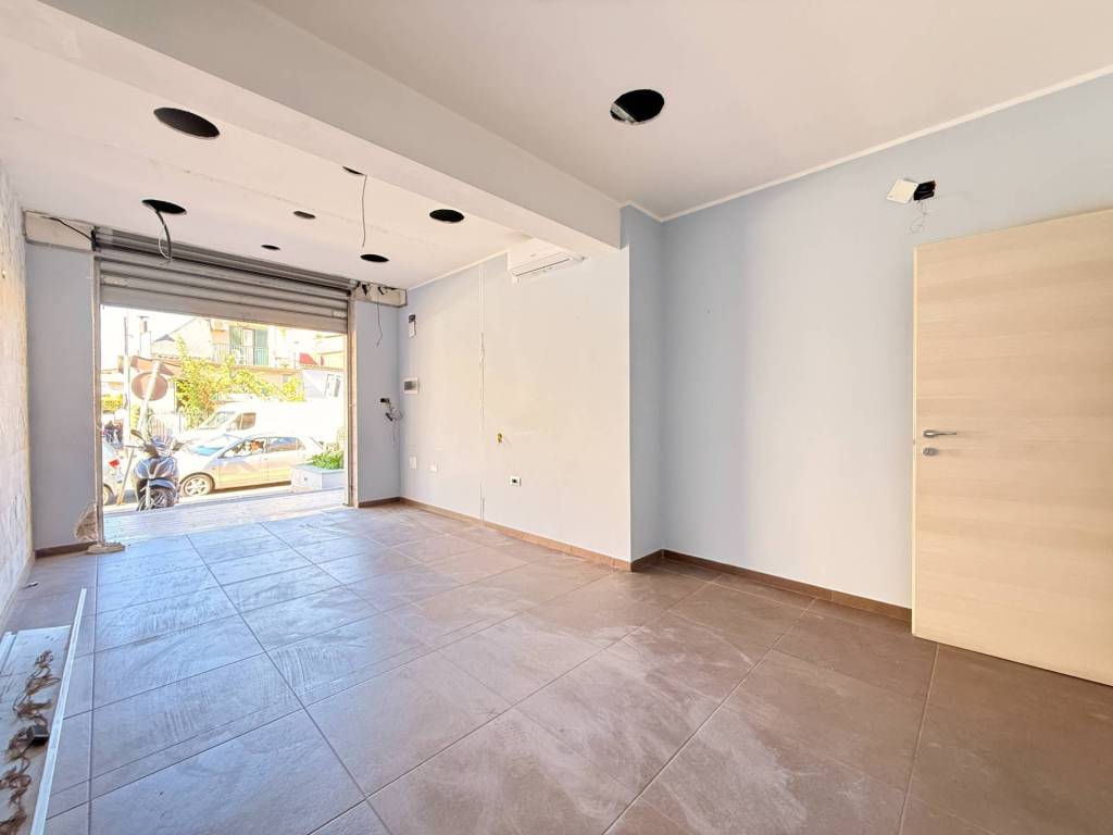 negozio in affitto a Mugnano di Napoli