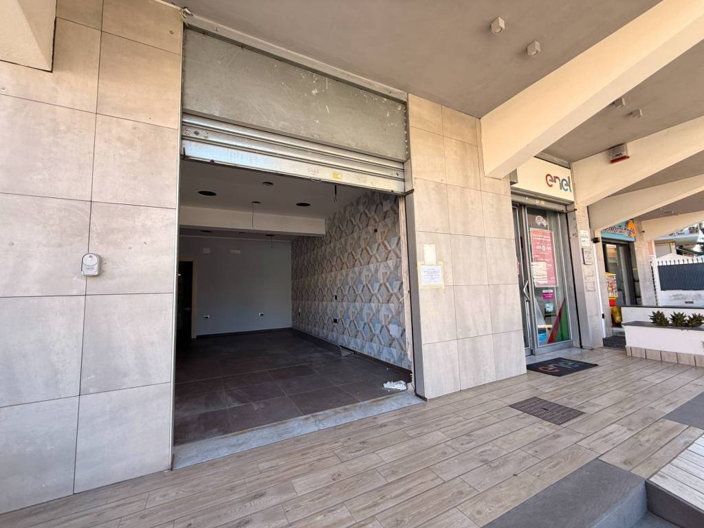 negozio in affitto a Mugnano di Napoli