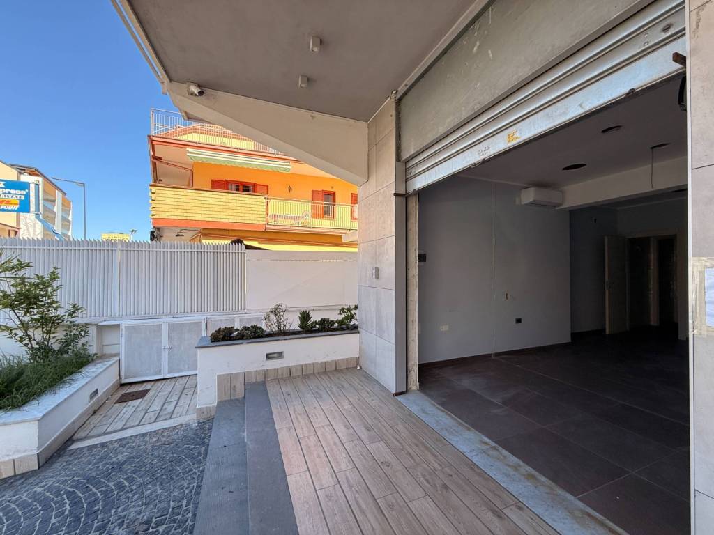 negozio in affitto a Mugnano di Napoli