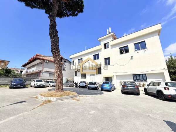 locale commerciale in affitto a Mugnano di Napoli