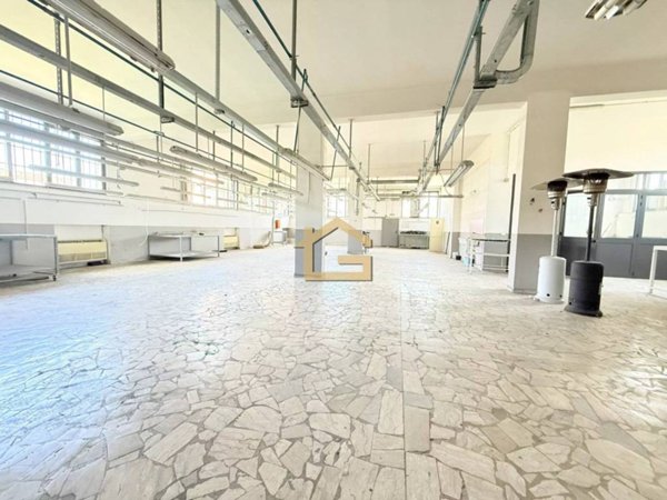 locale commerciale in affitto a Mugnano di Napoli