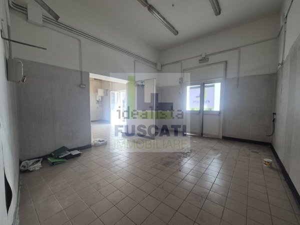 locale commerciale in affitto a Mugnano di Napoli