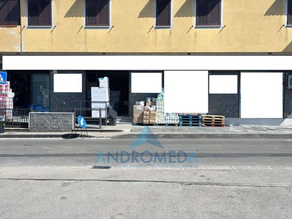 negozio in affitto a Mugnano di Napoli