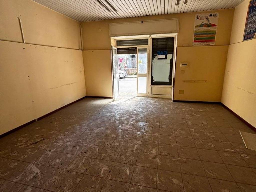 negozio in affitto a Mugnano di Napoli