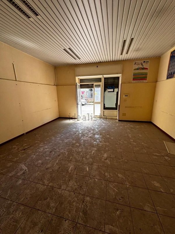 locale commerciale in affitto a Mugnano di Napoli