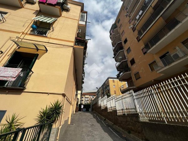 negozio in affitto a Napoli in zona Poggioreale