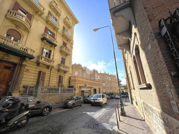 appartamento in affitto a Napoli in zona Chiaia