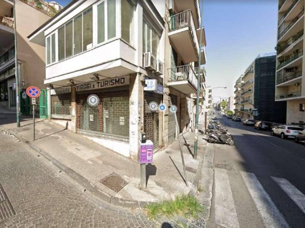 locale commerciale in affitto a Napoli in zona Chiaia