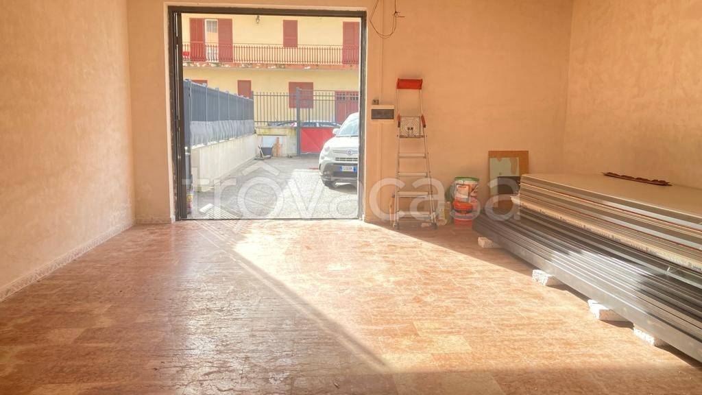 negozio in affitto a Napoli in zona Piscinola