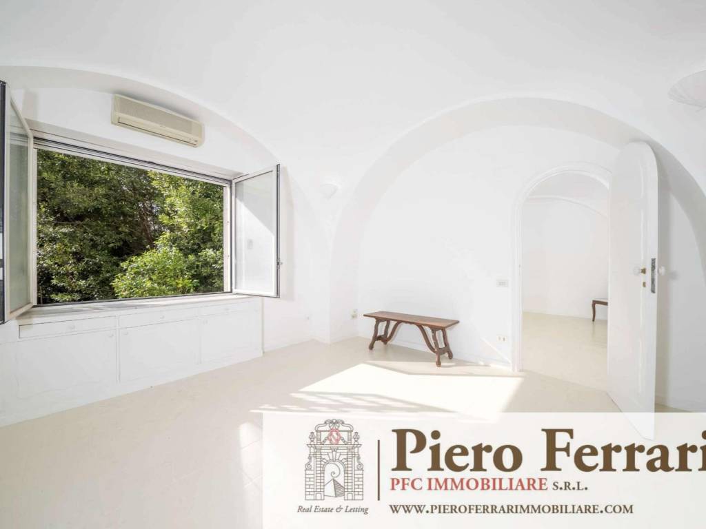 appartamento in affitto a Napoli in zona Chiaia