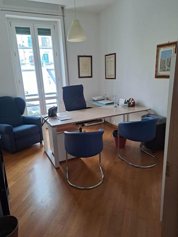 ufficio in affitto a Napoli in zona Pendino / San Giuseppe