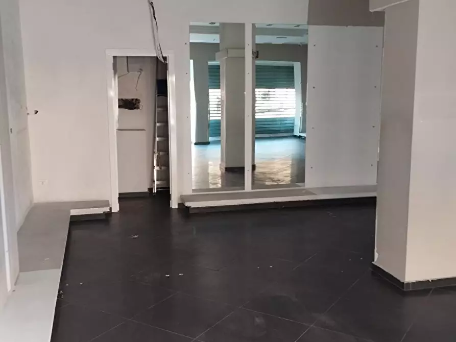 locale commerciale in affitto a Napoli