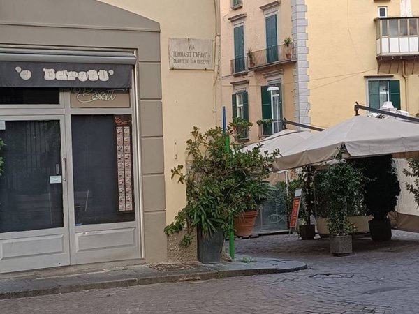 negozio in affitto a Napoli