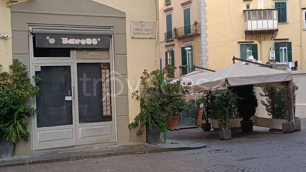 negozio in affitto a Napoli