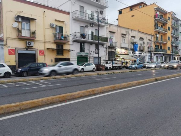 negozio in affitto a Napoli in zona Poggioreale