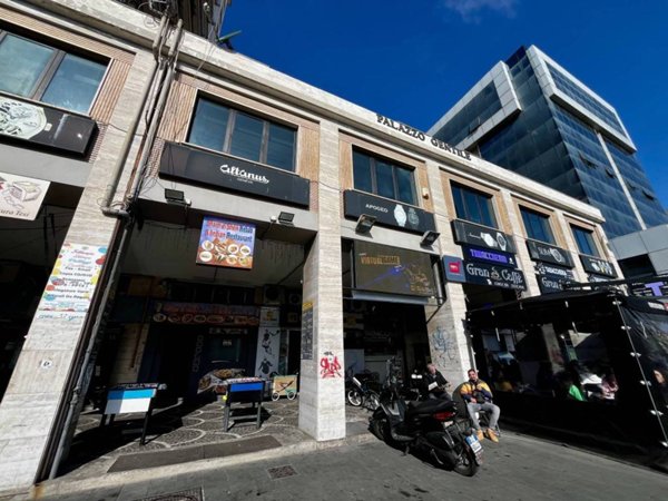 negozio in affitto a Napoli
