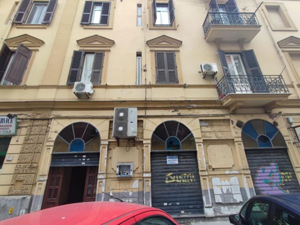 locale commerciale in affitto a Napoli in zona Fuorigrotta