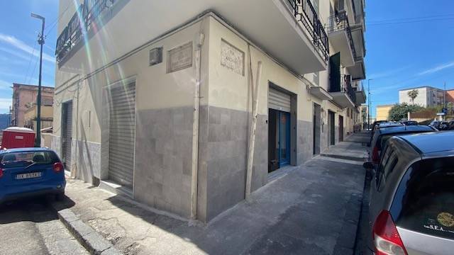 negozio in affitto a Napoli in zona Bagnoli