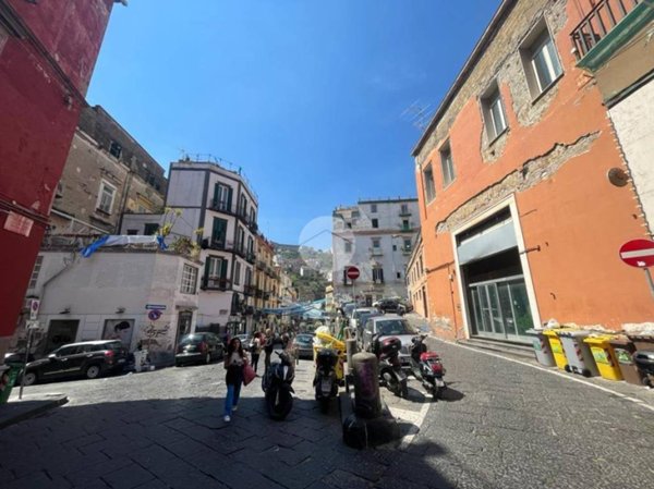 locale commerciale in affitto a Napoli