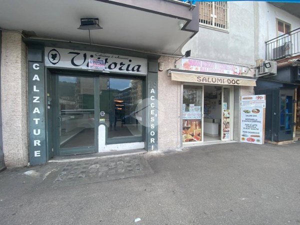 negozio in affitto a Napoli in zona Pianura