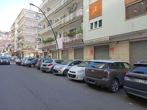 locale commerciale in affitto a Napoli in zona Fuorigrotta