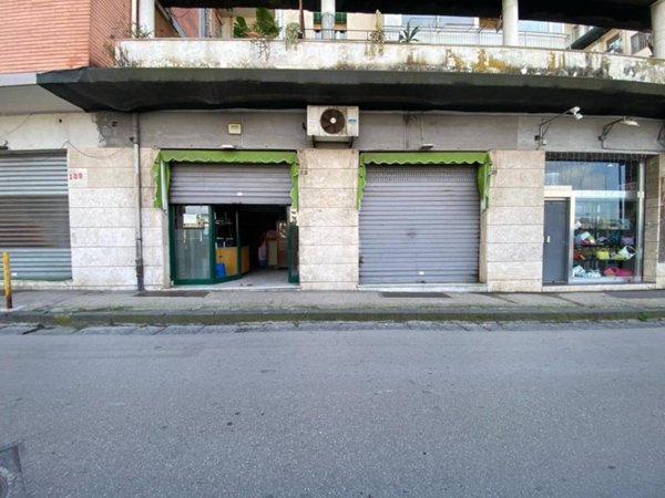 negozio in affitto a Napoli in zona Fuorigrotta