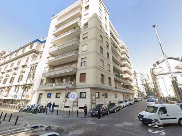 negozio in affitto a Napoli in zona Chiaia