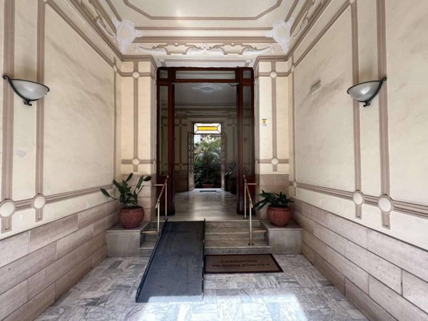 appartamento in affitto a Napoli in zona Chiaia