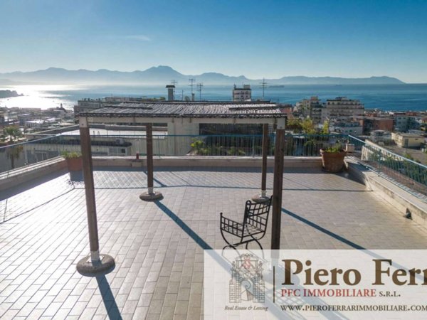 appartamento in affitto a Napoli in zona Chiaia