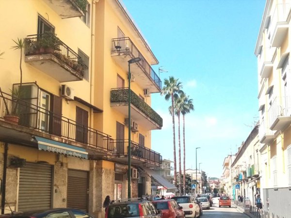 negozio in affitto a Napoli in zona Pianura