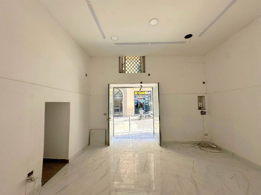 negozio in affitto a Napoli in zona Montecalvario