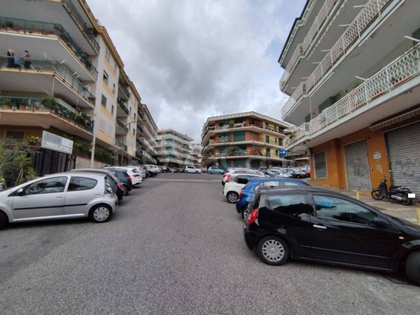 negozio in affitto a Napoli in zona Capodimonte / Colli Aminei