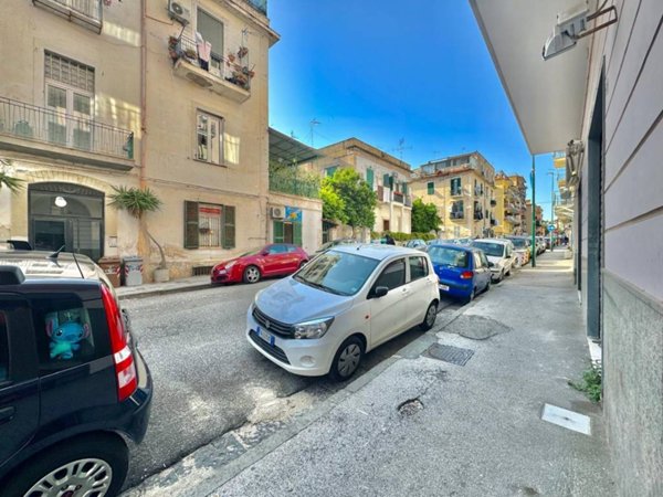 negozio in affitto a Napoli in zona Bagnoli