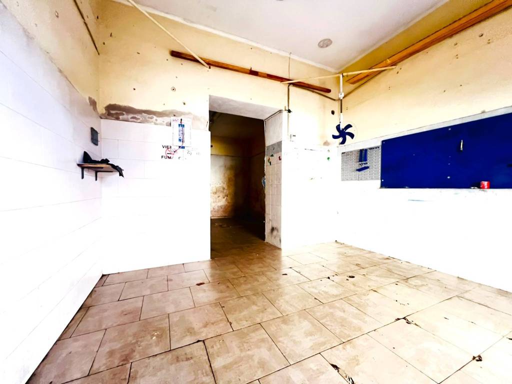 negozio in affitto a Napoli in zona San Giovanni a Teduccio